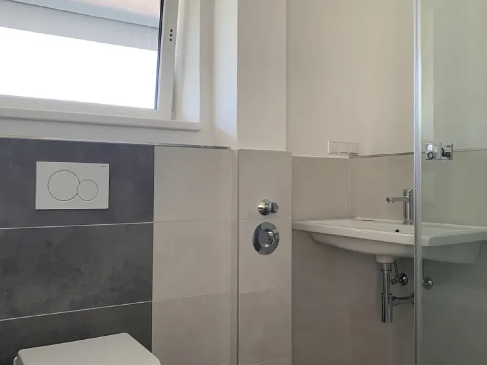 Bright 1-Room Apartment with Fitted Kitchen and Balcony in Hannover