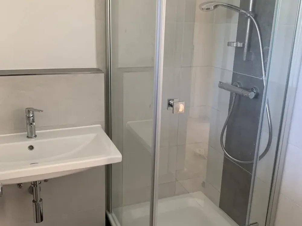 Bright 1-Room Apartment with Fitted Kitchen and Balcony in Hannover