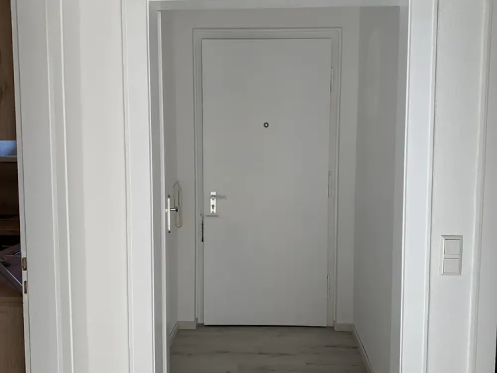 Bright 1-Room Apartment with Fitted Kitchen and Balcony in Hannover
