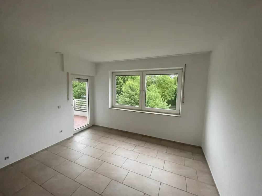 Spacious 5-Room Apartment with Balcony on the 2nd Floor