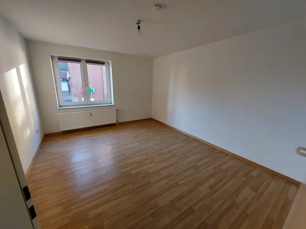 Beautiful 4-Room Apartment with Sunny Balcony in Central Location