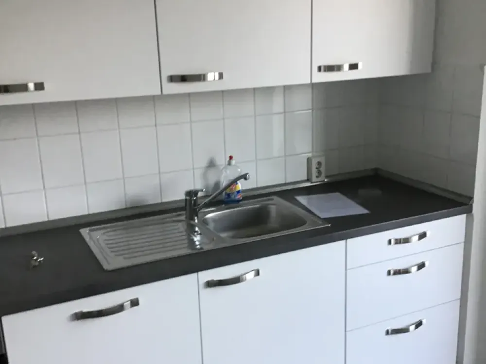 Beautiful 4-Room Apartment with Sunny Balcony in Central Location