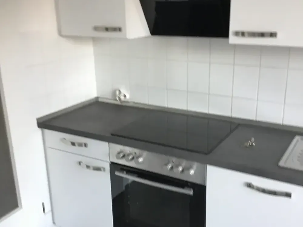 Beautiful 4-Room Apartment with Sunny Balcony in Central Location