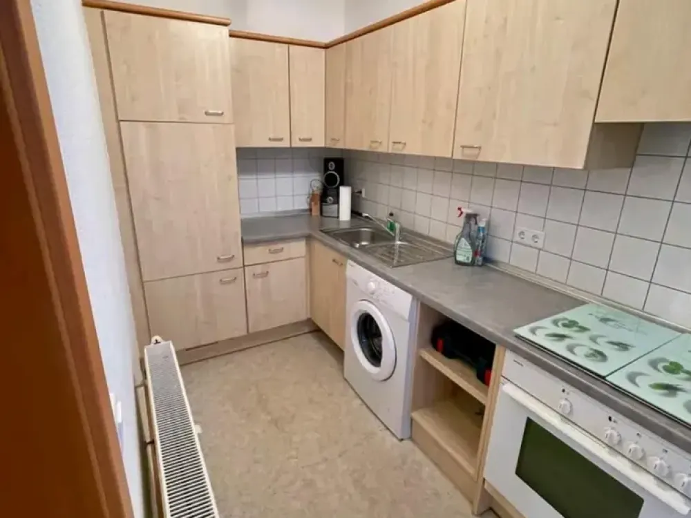 Frisch saniert und möbliert: 2-Zimmer-Erdgeschosswohnung mit Balkon in Dresden-Großzschachwitz