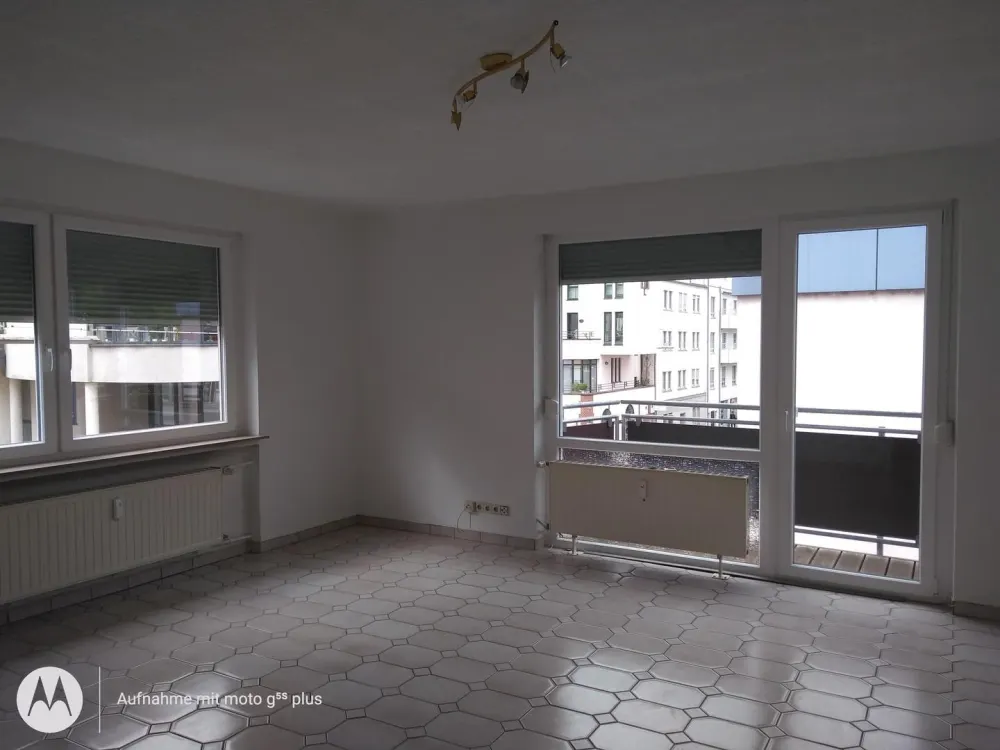City-Adjacent 2-Room Apartment with Kitchen and Bathroom
