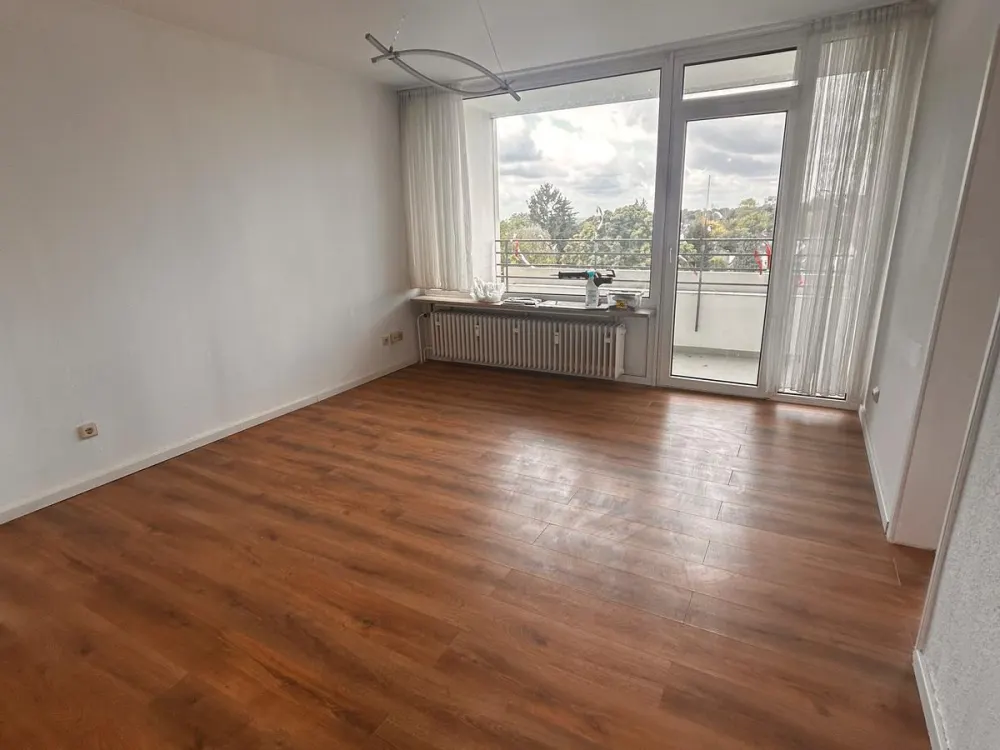 Modernized 2-Room Apartment with Distant View