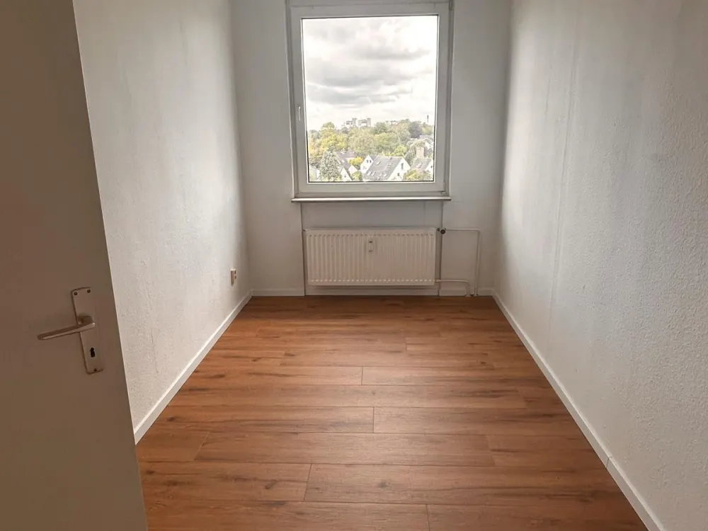 Modernized 2-Room Apartment with Distant View