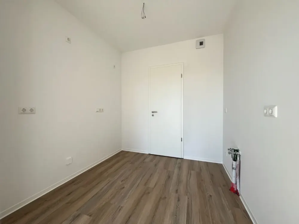 Stylish 3-Room New-Build Apartment with Daylight Bathroom, Balcony and Loggia in the Center | Optional Fitted Kitchen