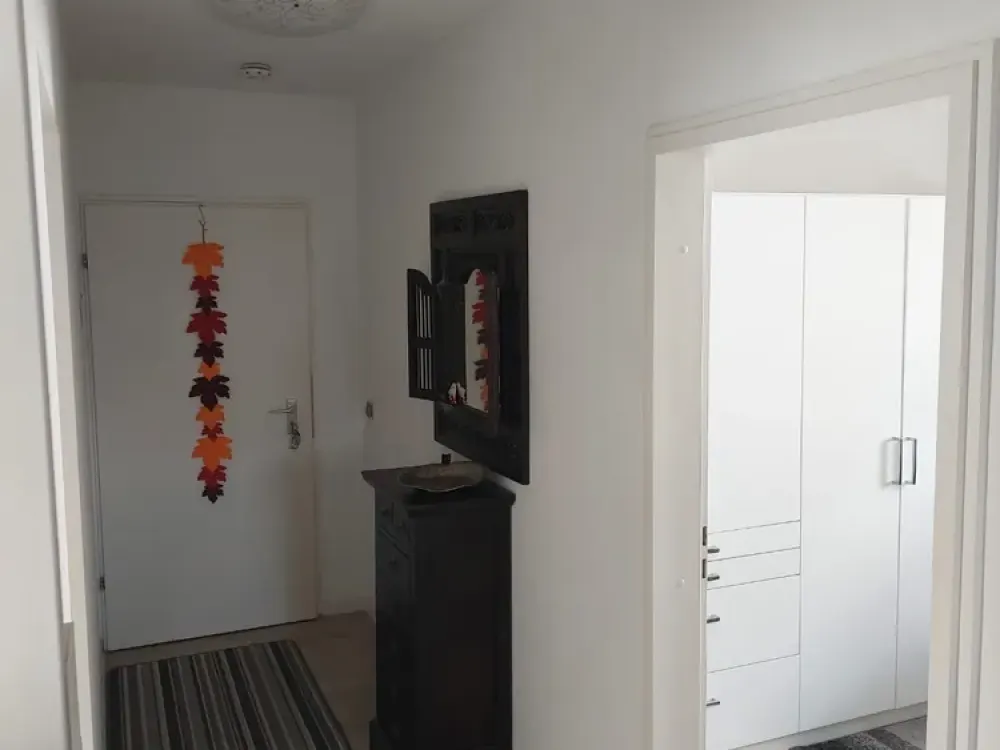 Bright 3-Room Apartment with Large South-Facing Terrace