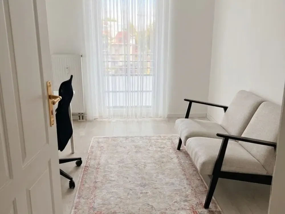 Living with Character: Four-Room Apartment in Ramersdorf
