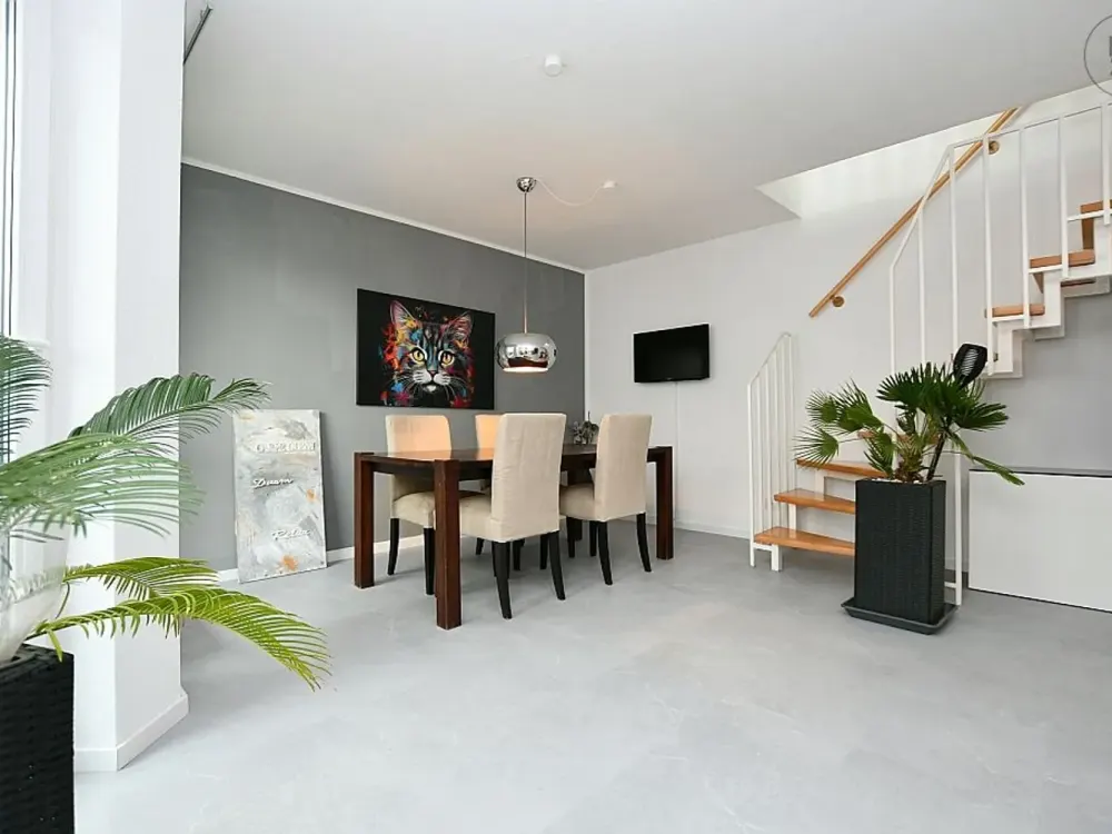 Helle, modern möblierte Maisonette Wohnung in Schwieberdingen