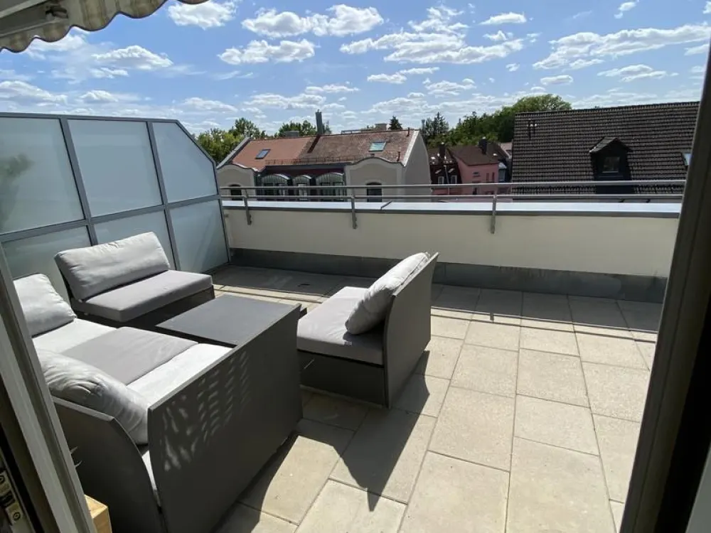 2-Room Penthouse with Large Terrace - Quiet, Sunny and Well Equipped