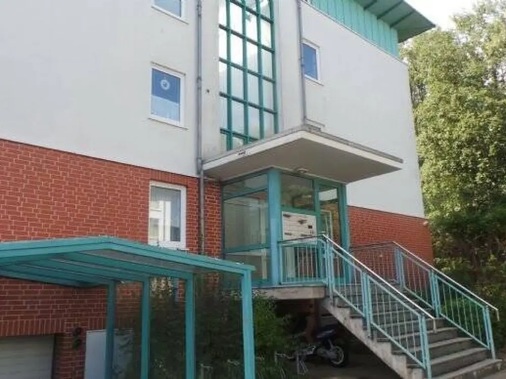 Im Hollergrund - well-maintained 80m² apartment with lift - 3 rooms - fitted kitchen - underground parking - cellar