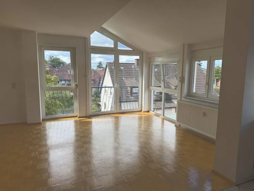 Bright Maisonette Apartment That Simply Delights Everyone!