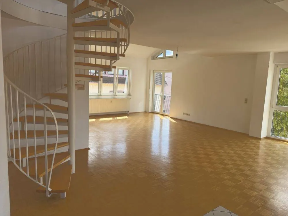 Bright Maisonette Apartment That Simply Delights Everyone!