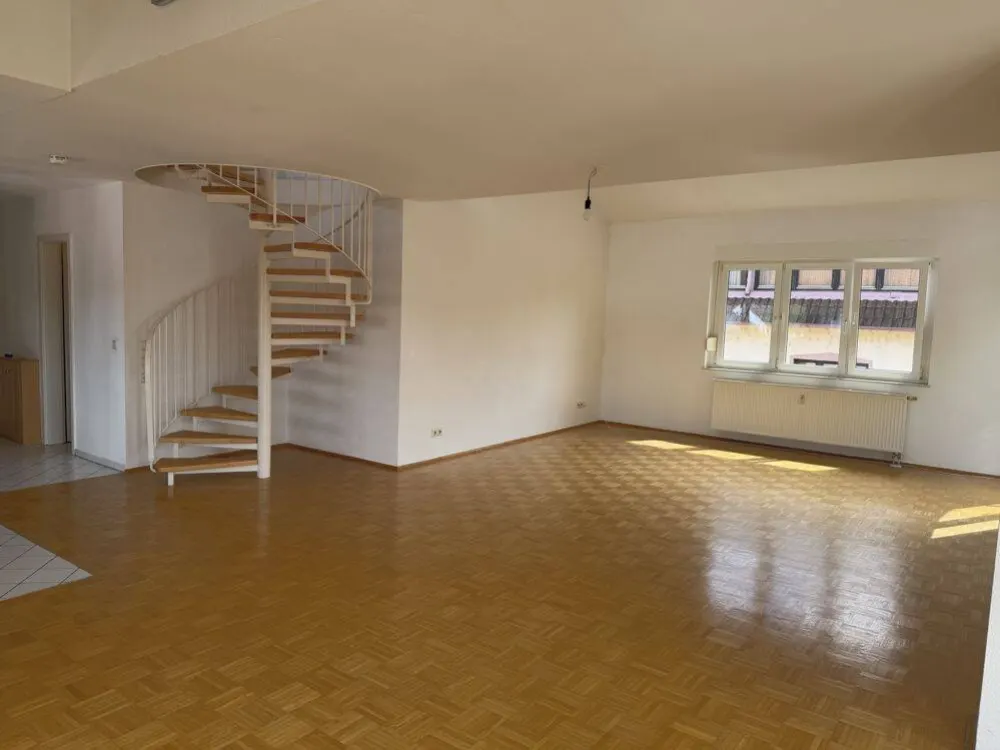 Bright Maisonette Apartment That Simply Delights Everyone!