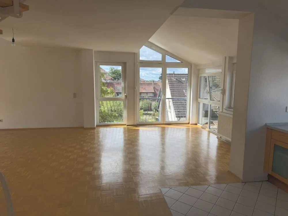 Bright Maisonette Apartment That Simply Delights Everyone!