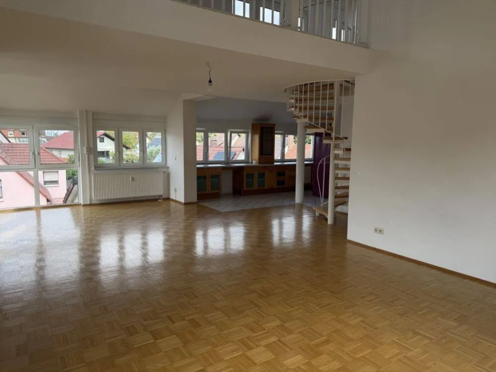 Bright Maisonette Apartment That Simply Delights Everyone!