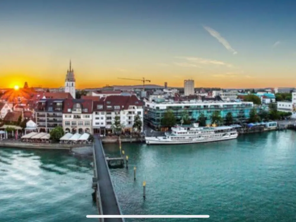 1-Room Apartments Near Stadtbahnhof in Friedrichsh. Ladies Only