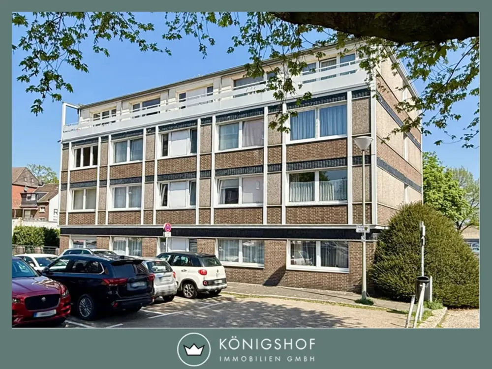 Krefeld-Center: Charming 3-Room Apartment with New Shower Bath