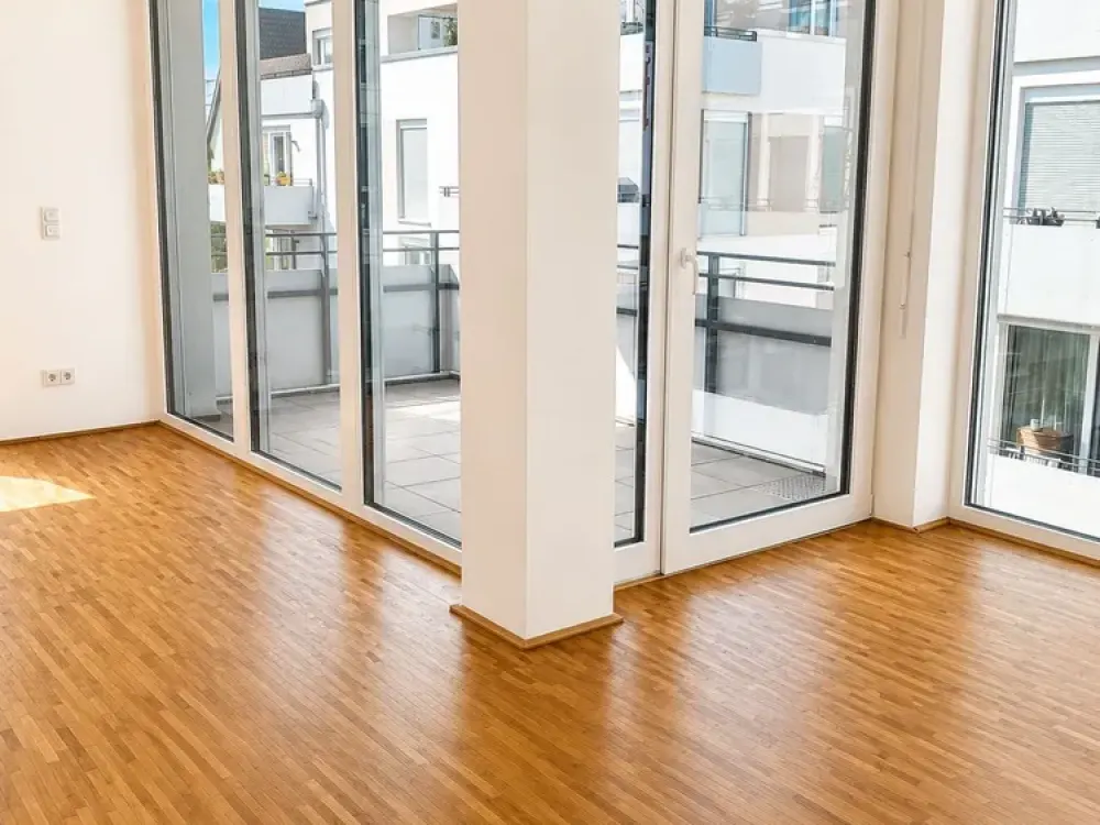 Attractive 2-Room Apartment with Balcony and Fitted Kitchen