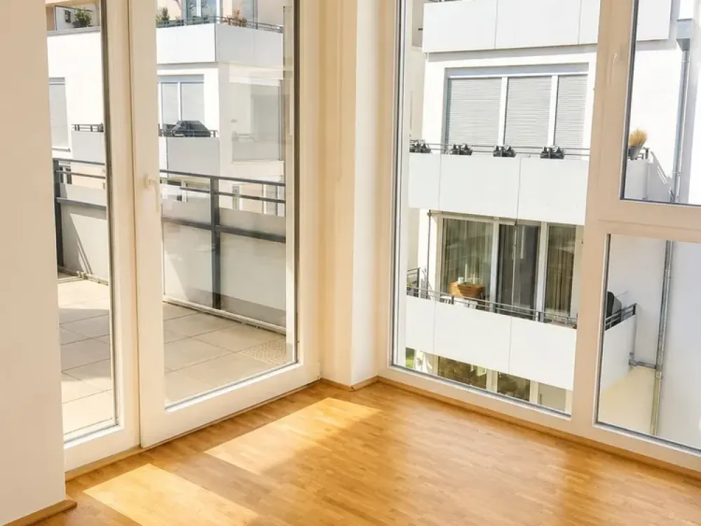 Attractive 2-Room Apartment with Balcony and Fitted Kitchen