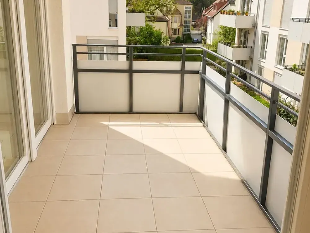 Attractive 2-Room Apartment with Balcony and Fitted Kitchen