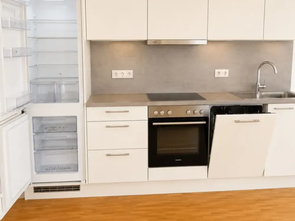 Attractive 2-Room Apartment with Balcony and Fitted Kitchen