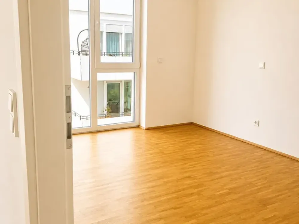Attractive 2-Room Apartment with Balcony and Fitted Kitchen