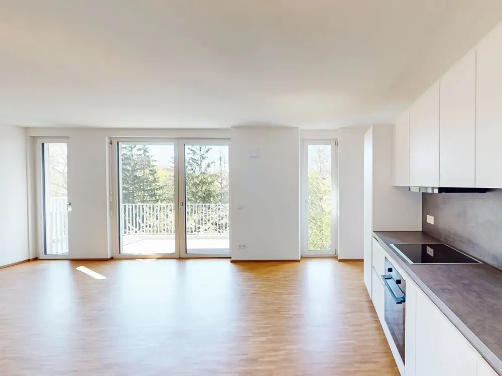 Ein Neubau für das Leben im Quartier mit großzügigem Wohnbereich und Balkon