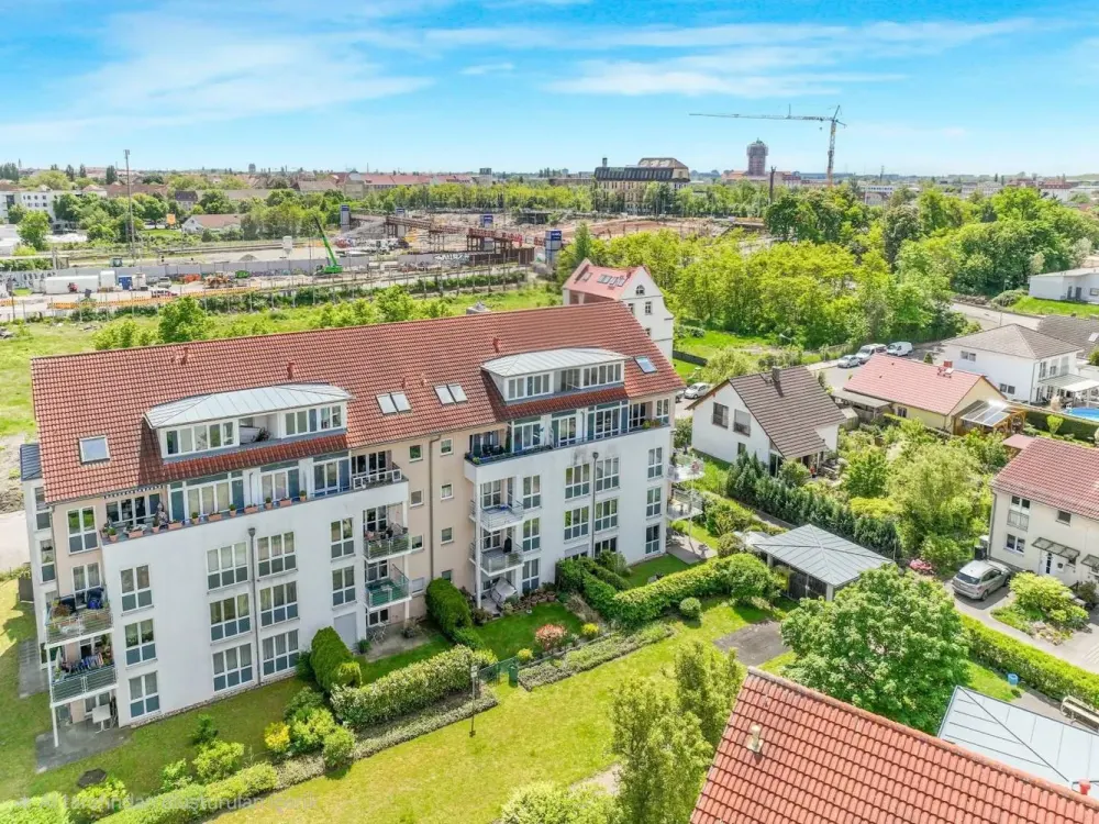 Quiet Living in Leipzig West, 2 Rooms, Loggia and Underground Parking Space