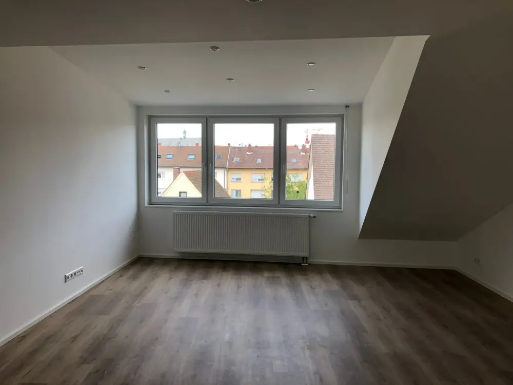 Cozy Top-Floor Apartment in Central Location of Bruchsal Including Fitted Kitchen and Parking Space