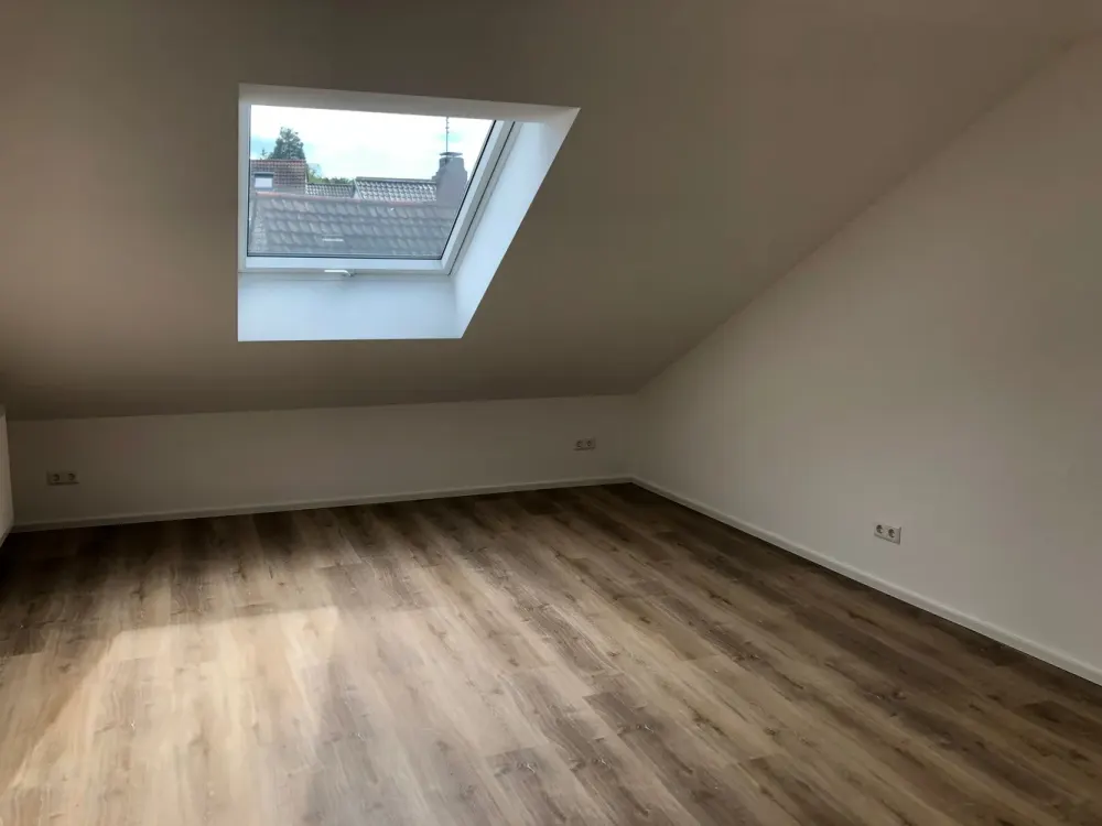Cozy Top-Floor Apartment in Central Location of Bruchsal Including Fitted Kitchen and Parking Space