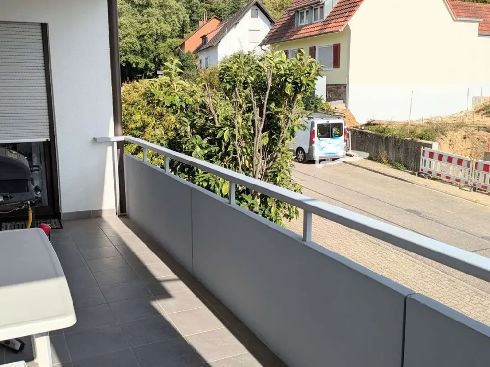Spacious living in a quiet location, modernized 3.5-room apartment of 108 m², balcony, garage