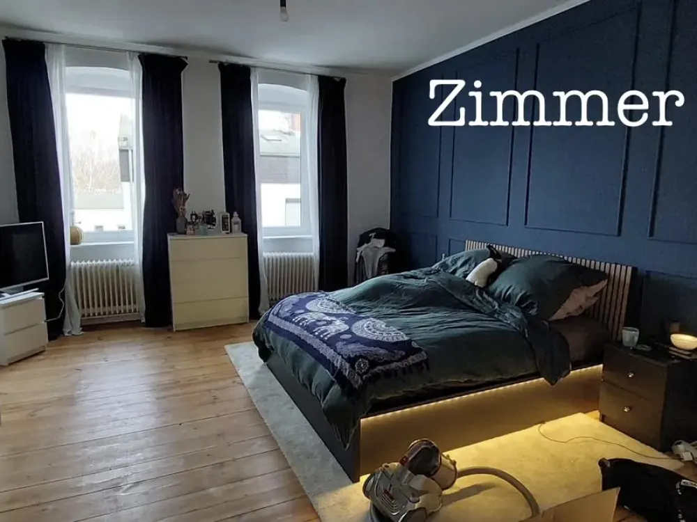 We are looking for new tenants for our bright 85 m², 3-room old building apartment in Berlin-Spandau