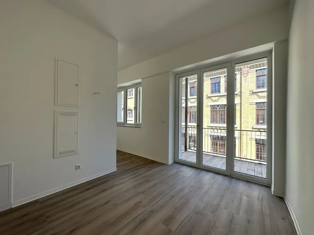 2 Rooms | Balcony | Renovated Old Building, Living in Zentrum-Ost | Optional with Fitted Kitchen