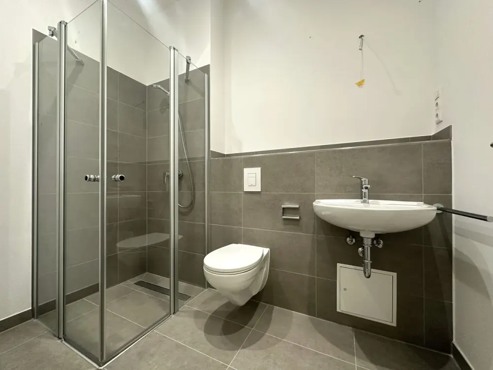 2 Rooms | Balcony | Renovated Old Building, Living in Zentrum-Ost | Optional with Fitted Kitchen