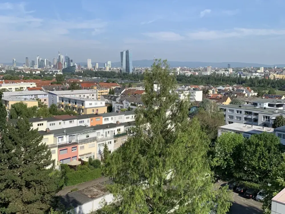 Stylish 2-Room Apartment with Balcony in Frankfurt am Main