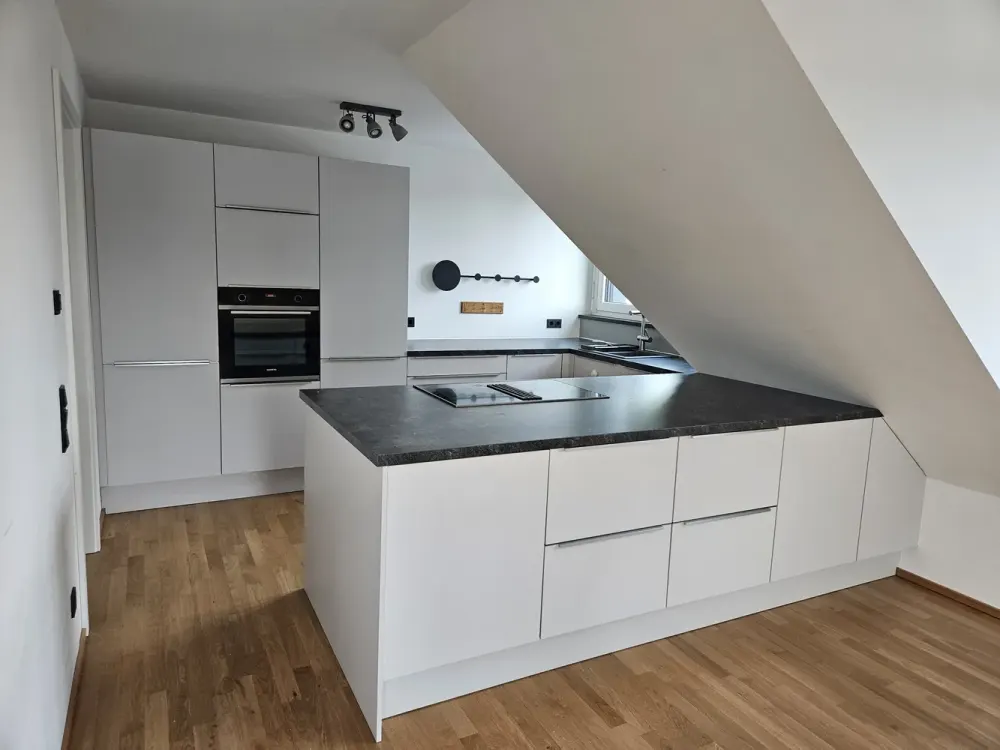 Stylish 3-Room Maisonette Apartment with Top Features in München Alt-Riem