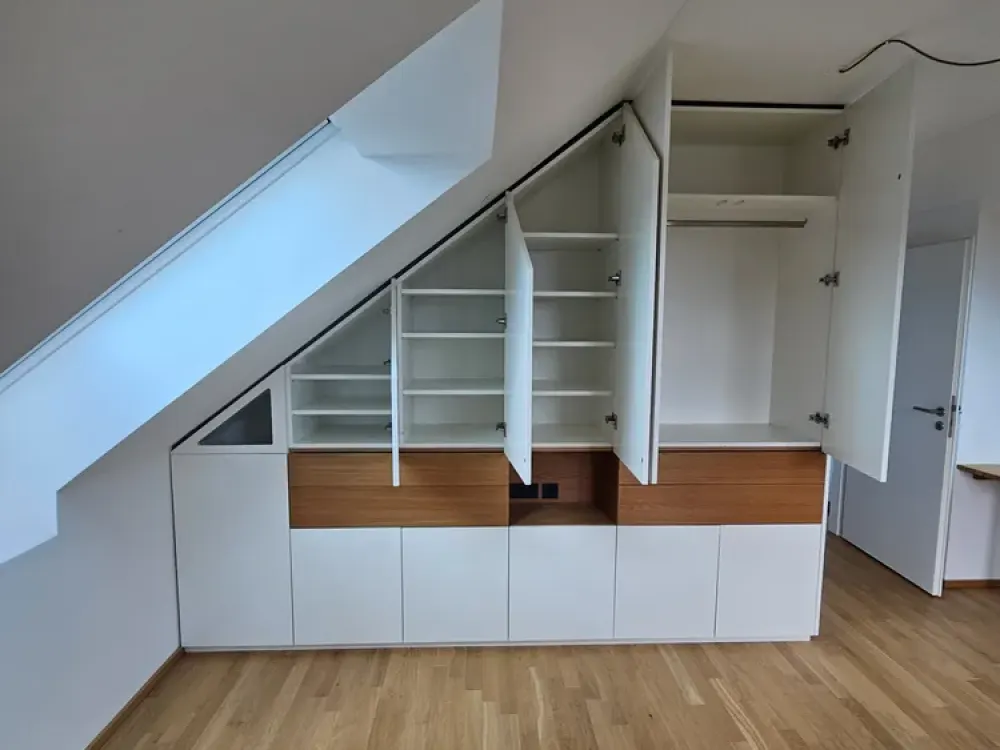 Stylish 3-Room Maisonette Apartment with Top Features in München Alt-Riem