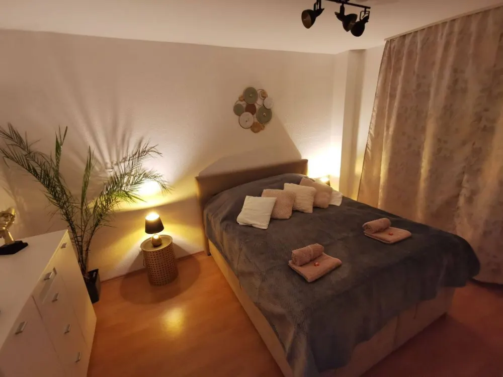 Beautiful 3-Room Ground Floor Apartment at Bergpark, Therme, Wilhelmshöher Alle