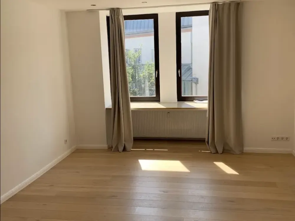 Spacious 4-Room Old Building Apartment, 110 m², Nürnberg-Gostenhof