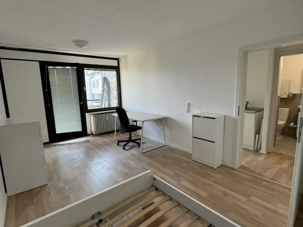 Furnished shared flat room, newly renovated, direct tram to KIT without changing