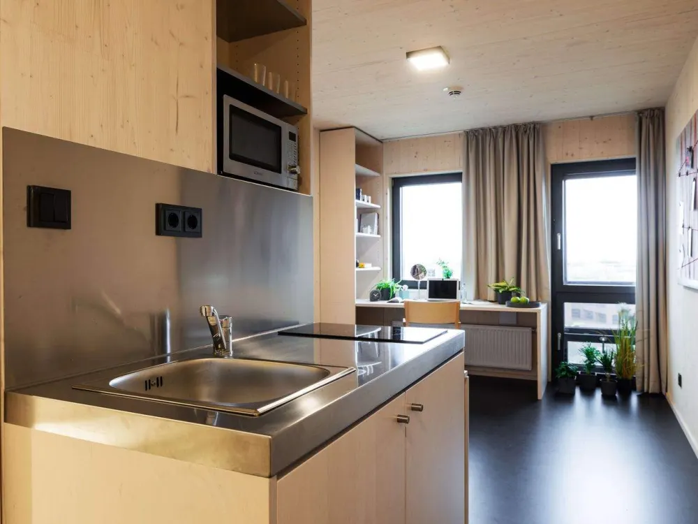 DIE ZIMMEREI | Furnished 1-Room Apartment Directly at Inselpark & Near S-Bahn | Bigger Bude