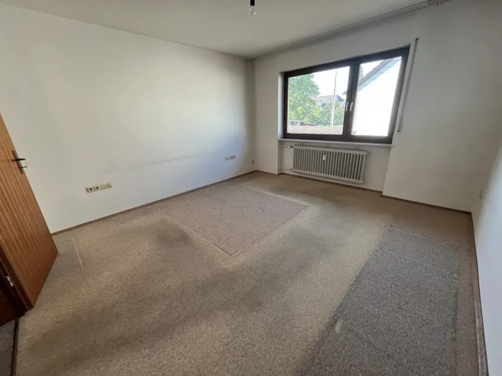 Spacious 4-Room Apartment (1st Floor) with Balcony in Karlsruhe
