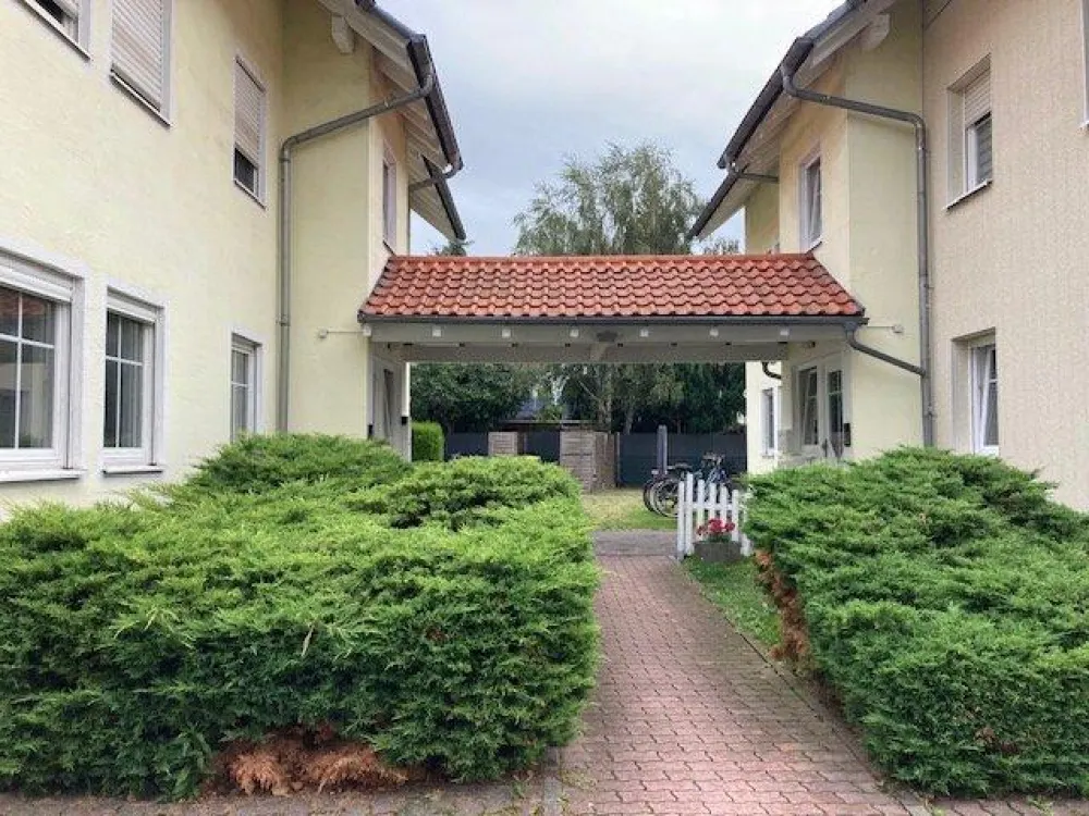Stylish Three-Room Basement Apartment in a Beautiful Settlement!