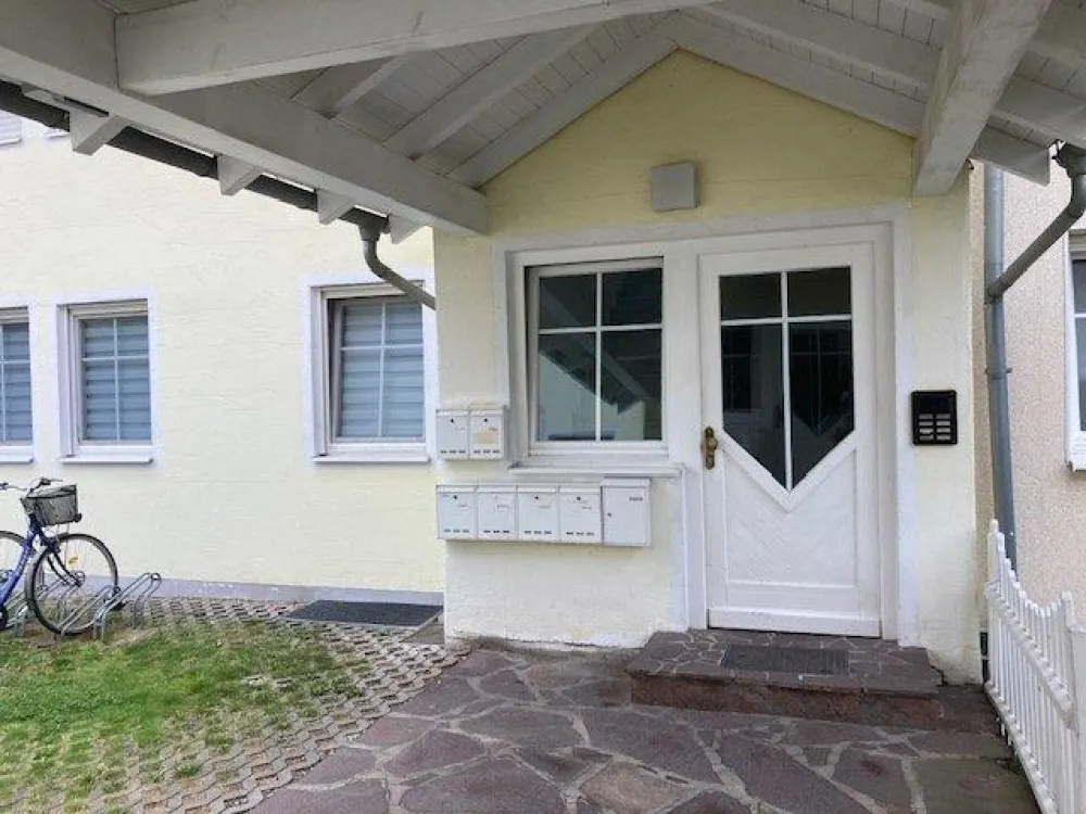 Stylish Three-Room Basement Apartment in a Beautiful Settlement!