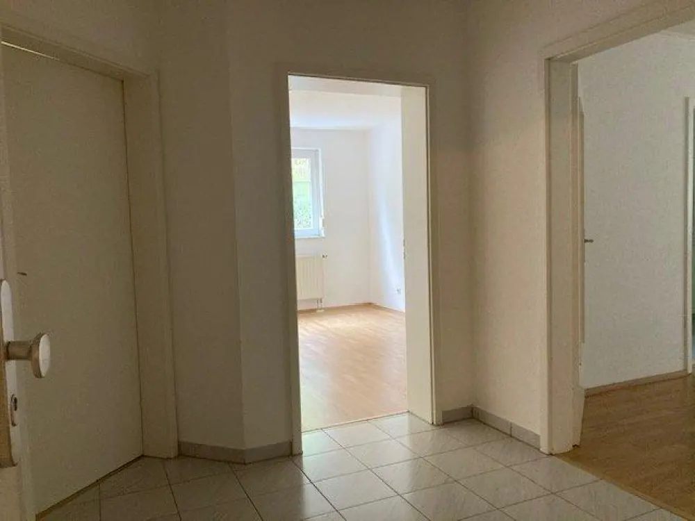 Stylish Three-Room Basement Apartment in a Beautiful Settlement!