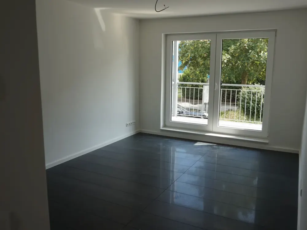 2 bright 3-room apartment on the ground floor with balcony available immediately