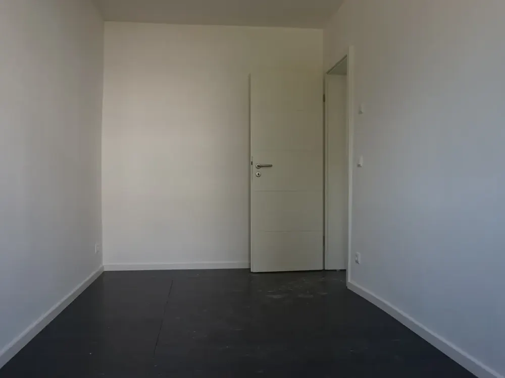2 bright 3-room apartment on the ground floor with balcony available immediately